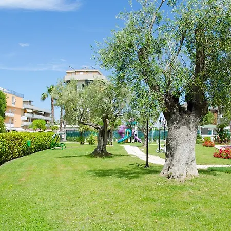 Almaluna & Hotel 3*