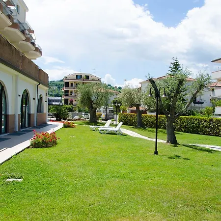 Hotel Almaluna &