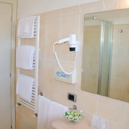 Hotel Almaluna & 3*