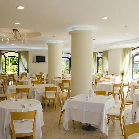 Hotel Almaluna & 3*