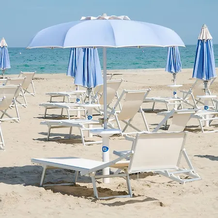 Almaluna & Hotel 3*