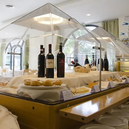 Almaluna & Hotel 3*