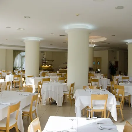 Hotel Almaluna &