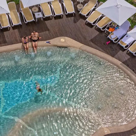 Almaluna & Hotel 3*