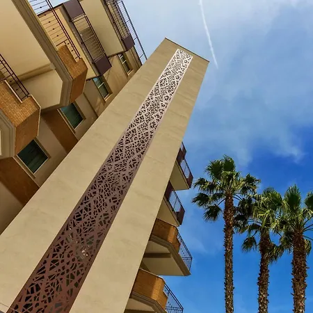 Hotel Almaluna & 3*