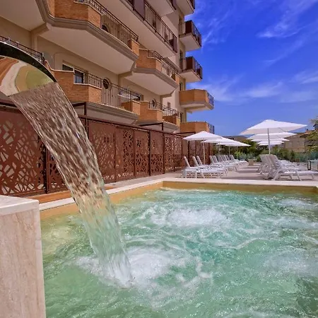 Hotel Almaluna & 3*