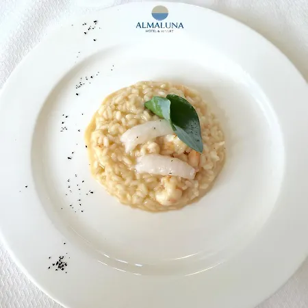 Almaluna & Отель 3*